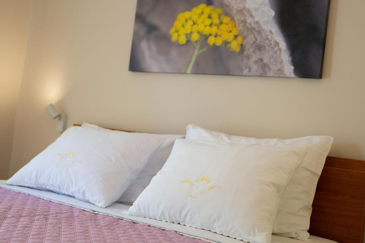 Apartments Jele Malinska Ngoại thất bức ảnh